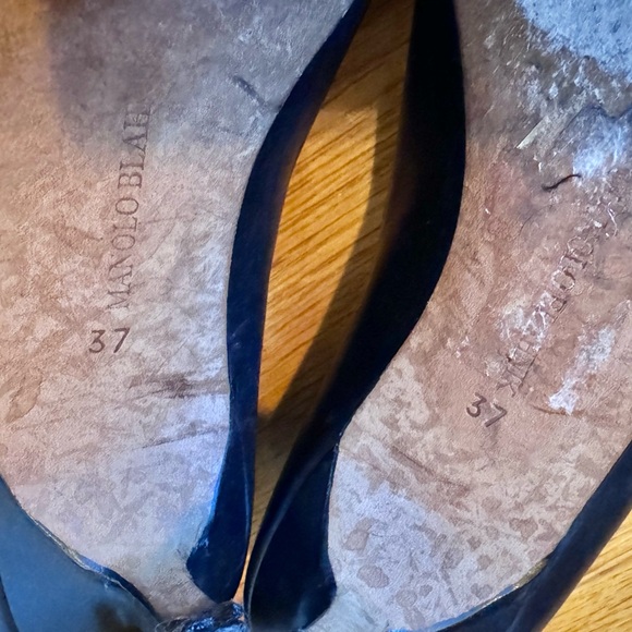Manolo Blahnik used black kitten heel - Picture 3 of 4
